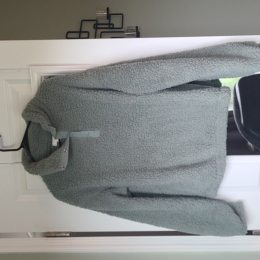 Green/gray plush sweater